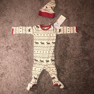 NWT LovedBaby Pajamas 0-3 Months Christmas Holiday Winter Santa Tree Night Foot